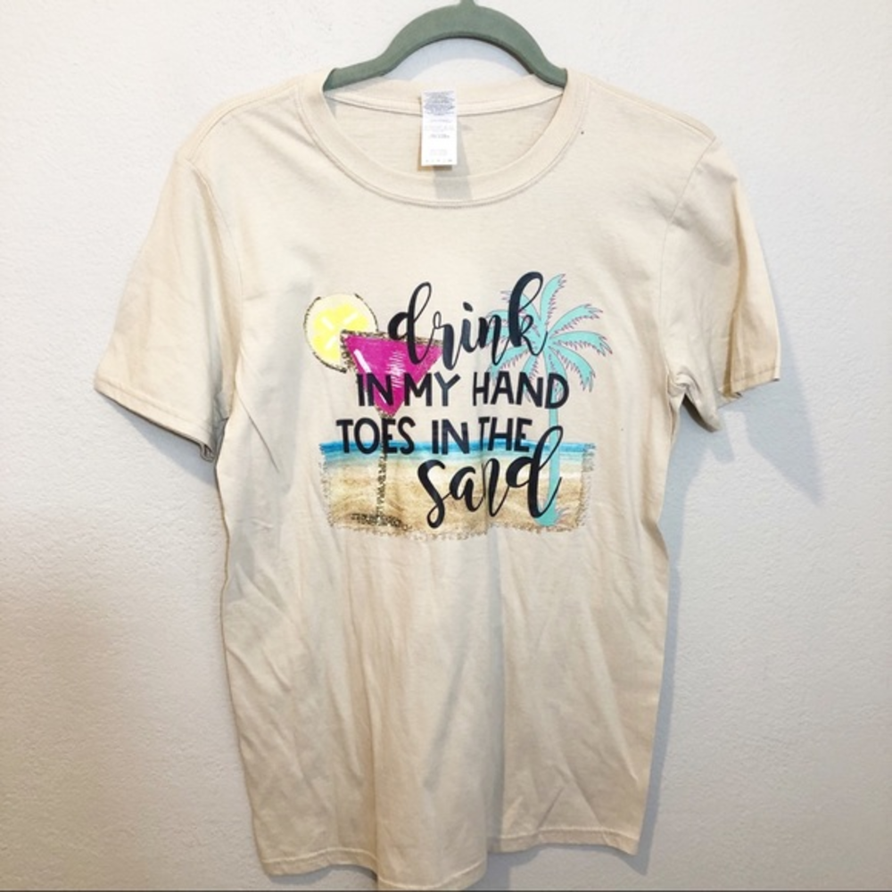 Boutique Drink in My Hand Graphic Tee‎ NEW
